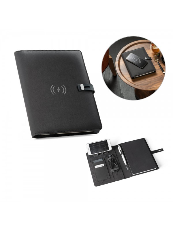 EMERGE A5 FOLDER. Cartella A5 in in poliestere riciclato (100% rPET) 300D con caricatore wireless EMERGE A5 FOLDER. Cartella A5 in in poliestere riciclato (100% rPET) 300D con caricatore wireless