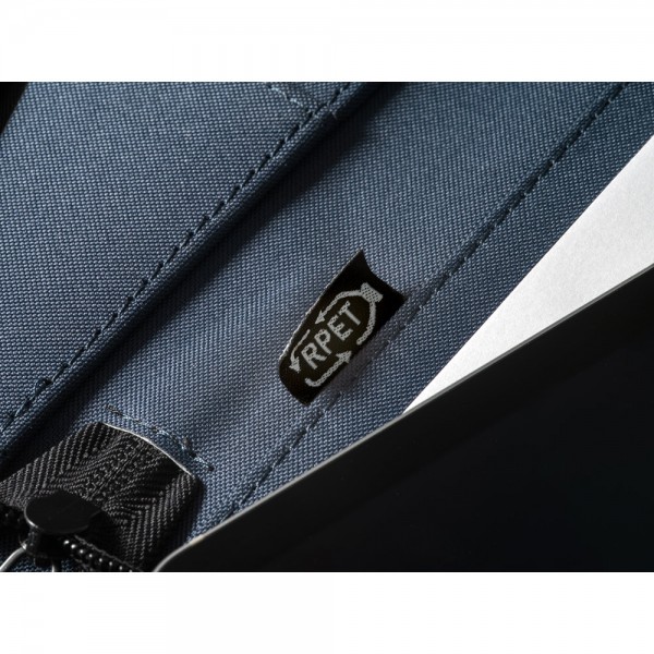 EMERGE FOLDER. Cartella A4 in poliestere riciclato (100% rPET) 300D con chiusura zip