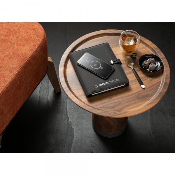 EMERGE A5 FOLDER. Cartella A5 in in poliestere riciclato (100% rPET) 300D con caricatore wireless