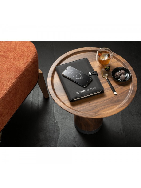 EMERGE A5 FOLDER. Cartella A5 in in poliestere riciclato (100% rPET) 300D con caricatore wireless EMERGE A5 FOLDER. Cartella A5 in in poliestere riciclato (100% rPET) 300D con caricatore wireless