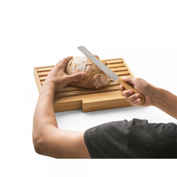 PASSARD. Tagliere per pane in bambù con coltello in acciaio inox